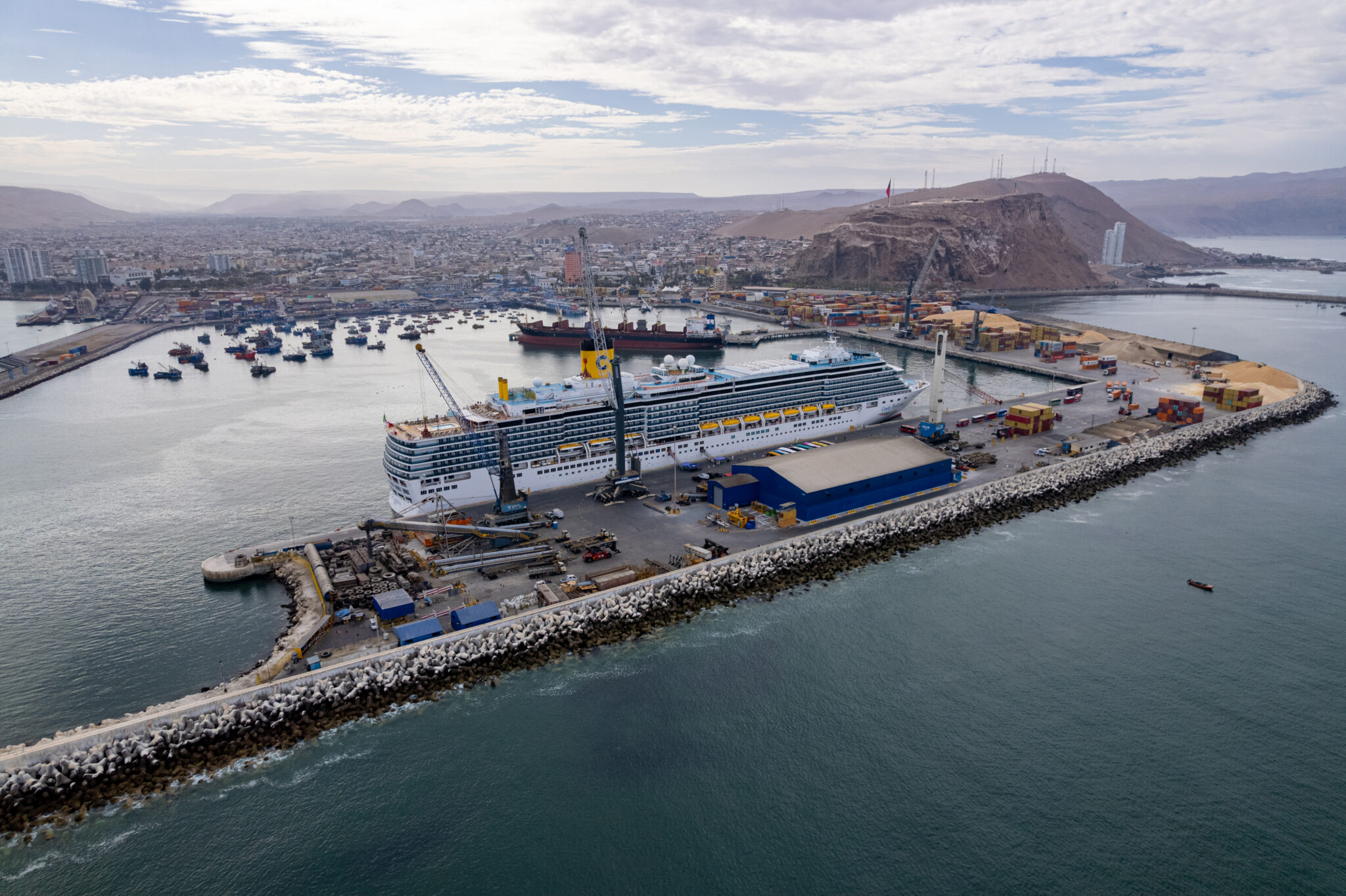 Puerto Arica recibe más de 2000 turistas del Crucero Aurora y lanza ...