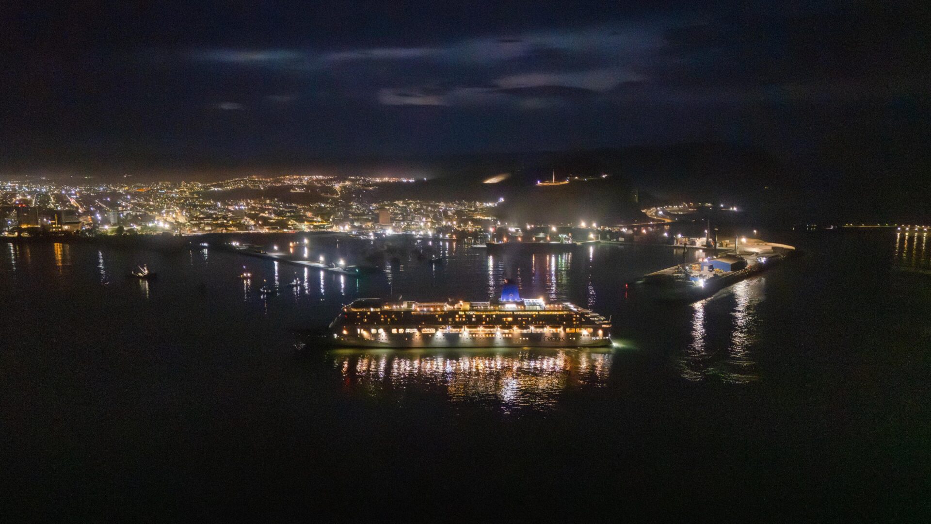 Puerto Arica recibe más de 2000 turistas del Crucero Aurora y lanza ...